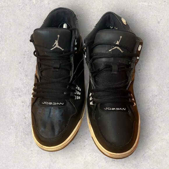Athletic_Shoes